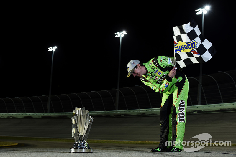 #2: Kyle Busch feiert auf seine Art