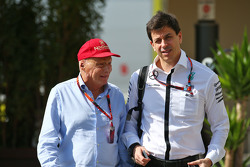 Niki Lauda, Mercedes Non-Executive Chairman met Toto Wolff, Mercedes AMG F1 aandeelhouder en Executi