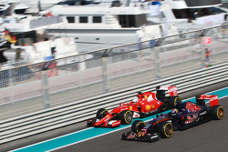 Max Verstappen, Scuderia Toro Rosso STR10, Sebastian Vettel, Ferrari SF15-T