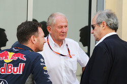 Christian Horner, Red Bull Racing, Teamchef, mit Dr. Helmut Marko, Red Bull, Motorsport-Berater, und Jerome Stoll, Renault Sport F1, Präsident