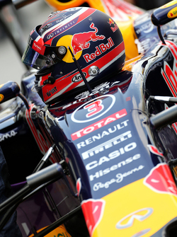 Helmet of Daniil Kvyat, Red Bull Racing
