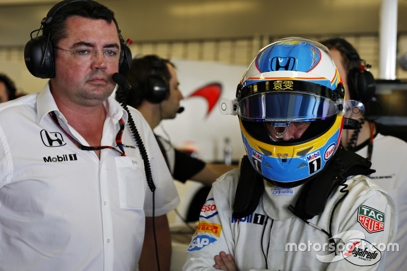 Eric Boullier und Fernando Alonso, McLaren MP4-30