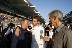 Martin Brundle, Jenson Button, McLaren MP4-30 e Damon Hill