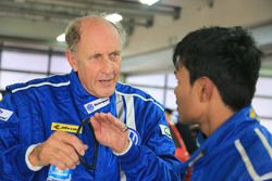 Hans-Joachim Stuck mit Karthik Tharani