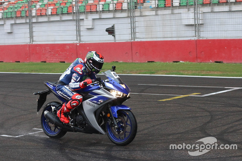 Jorge Lorenzo, Yamaha Factory Racing con le Yamaha YZF-R3