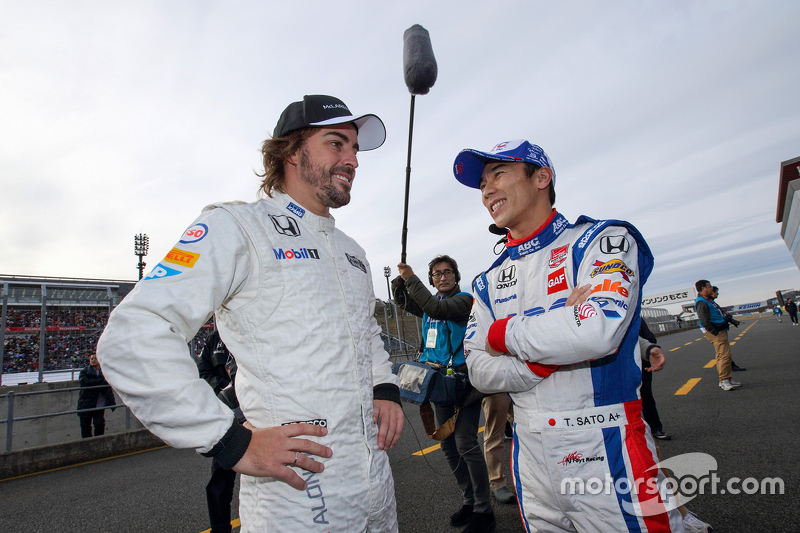 Fernando Alonso e Takuma Sato