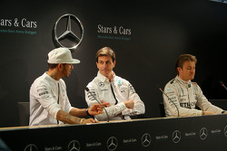 Lewis Hamilton, Nico Rosberg en Toto Wolff, Mercedes AMG F1 directeur