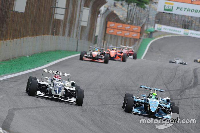 Pedro Piquet ultrapassa Rodrigo Baptista