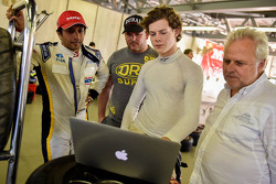 Harrison Newey et Narain Karthikeyan