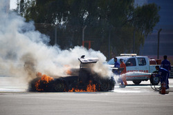 Mercedes SLS AMG GT3 команды Black Falcon остановился на трассе из-за пожара: Оливер Морли, Адам Кри