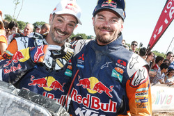 Jordi Viladoms en winnaar bij de motoren Toby Price