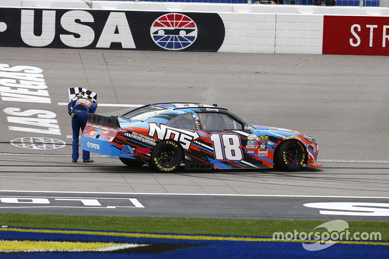 Xfinity-Sieger Kyle Busch (Gibbs-Toyota)