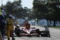 Justin Wilson en los pits