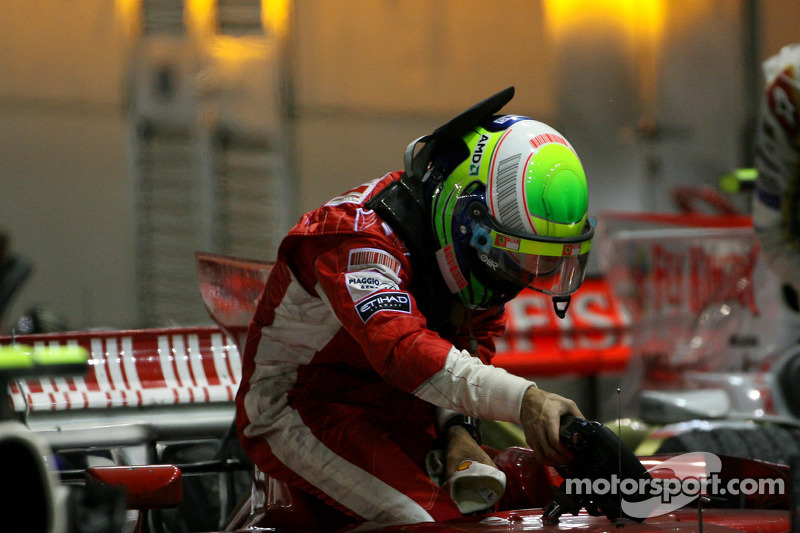 Felipe Massa finishes 13th