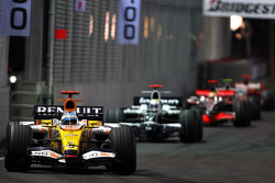 Fernando Alonso, Renault F1 Team, R28, Nico Rosberg, WilliamsF1 Team, FW30
