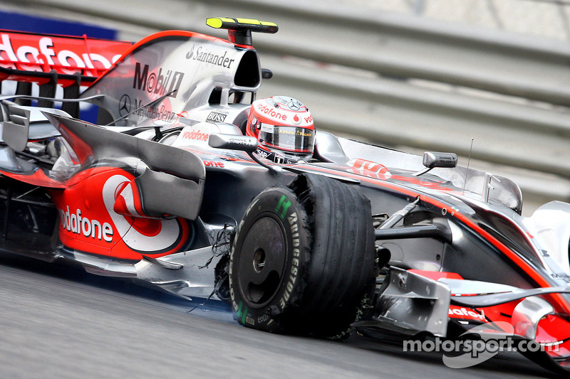 Heikki Kovalainen, McLaren Mercedes with the front tyre damaged