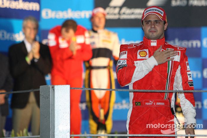 O paulistano Felipe Massa esteve a poucos segundos de ser campeão mundial em casa