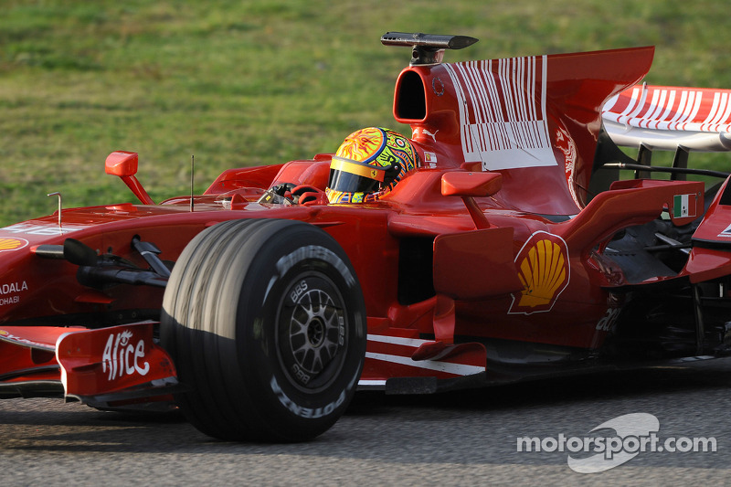 Valentino Rossi prueba el Ferrari F2008