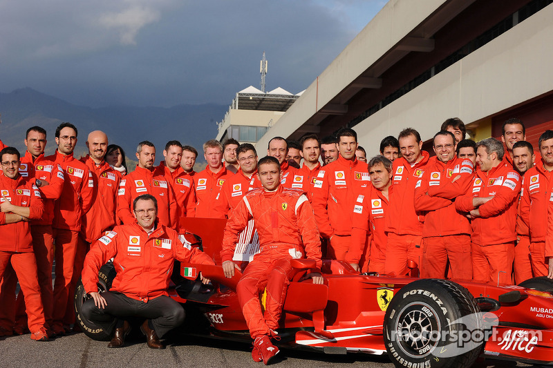 Valentino Rossi pose with the Ferrari F2008 and Ferrari team members