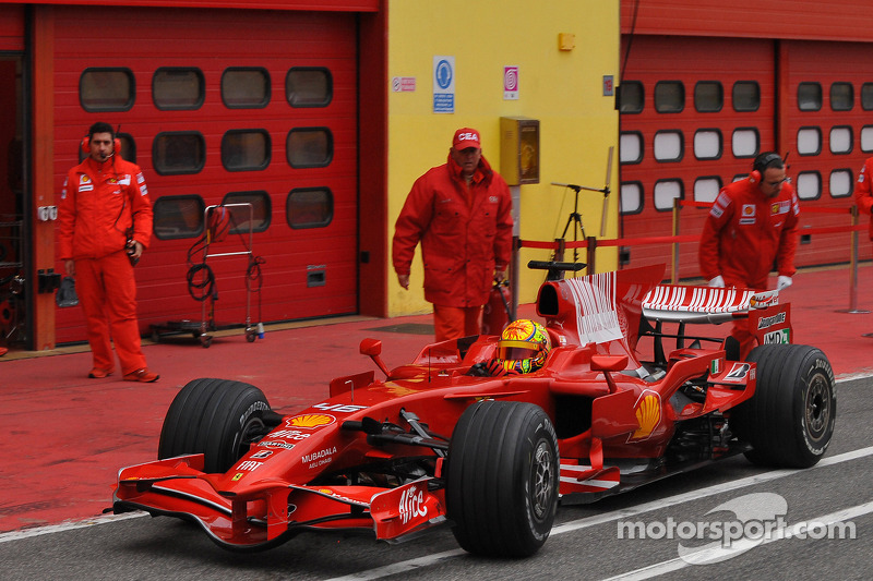 Valentino Rossi di balik kemudi Ferrari F2008 di Mugello pada 2008