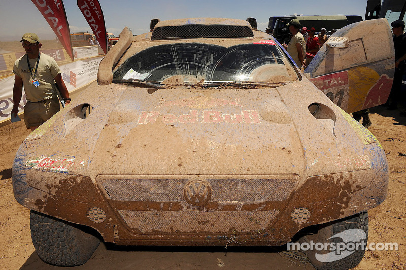 The Volkswagen Touareg of Carlos Sainz and Michel Périn