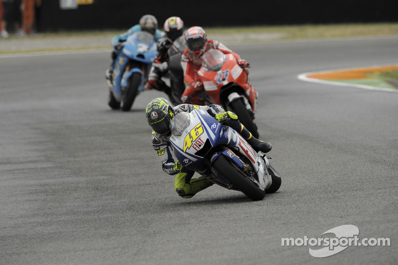 2009 - Após terminar em último em Le Mans, Rossi decidiu 'colocar a cabeça no lugar' em Mugello - o desenho das mãos no capacete, "segurando" a cabeça, deu relativamente certo, com o italiano terminando a prova em terceiro.