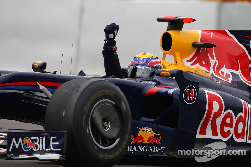 Race winner Mark Webber, Red Bull Racing celebrates