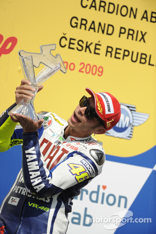 Podium: race winner Valentino Rossi, Fiat Yamaha Team