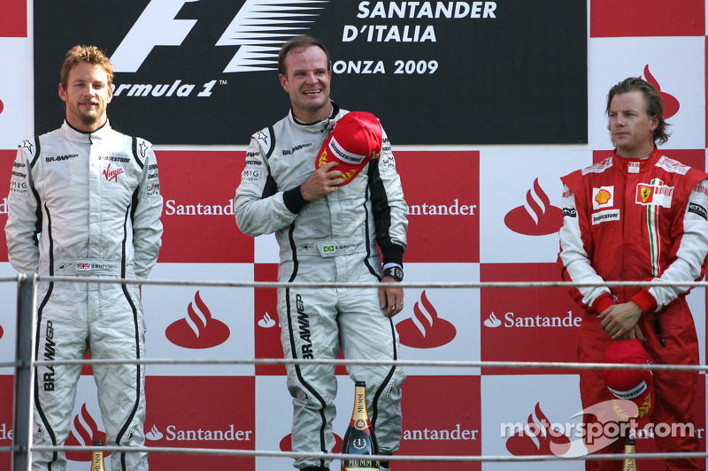 Podium: race winner Rubens Barrichello, BrawnGP, second place Jenson Button, BrawnGP, third place Ki