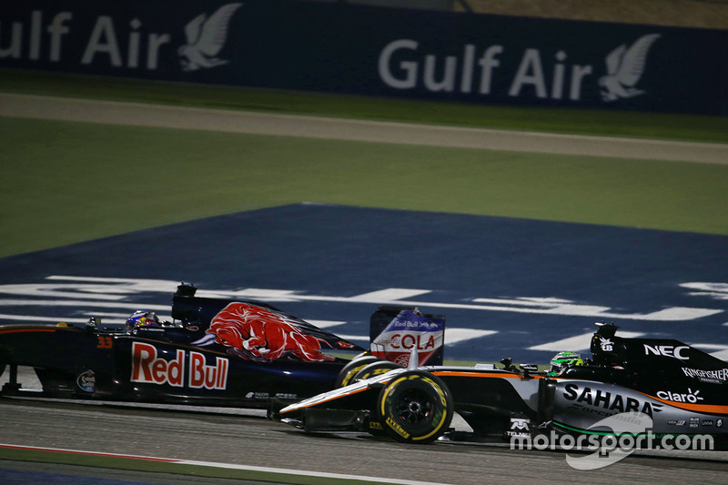 Max Verstappen, Scuderia Toro Rosso STR11 and Nico Hulkenberg, Sahara Force India F1 VJM09