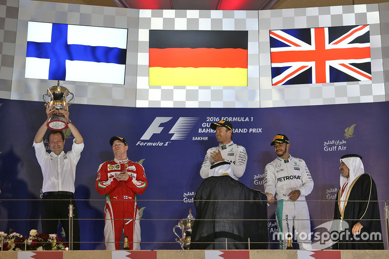 Podio: ganador primer lugar Nico Rosberg, Mercedes AMG F1 Team, segundo lugar Kimi Raikkonen, Ferrari, y tercer lugar Lewis Hamilton, Mercedes AMG F1 Team