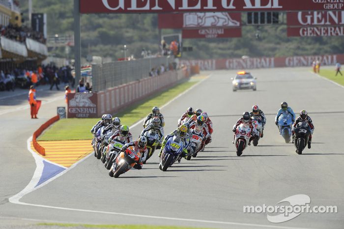 2009. Pedrosa salía en segundo puesto de parrilla, pero se puso primero antes de llegar a la primera curva y lideró las 30 vueltas de la carrera. Stoner, que salía en pole, no acabó la primera vuelta.