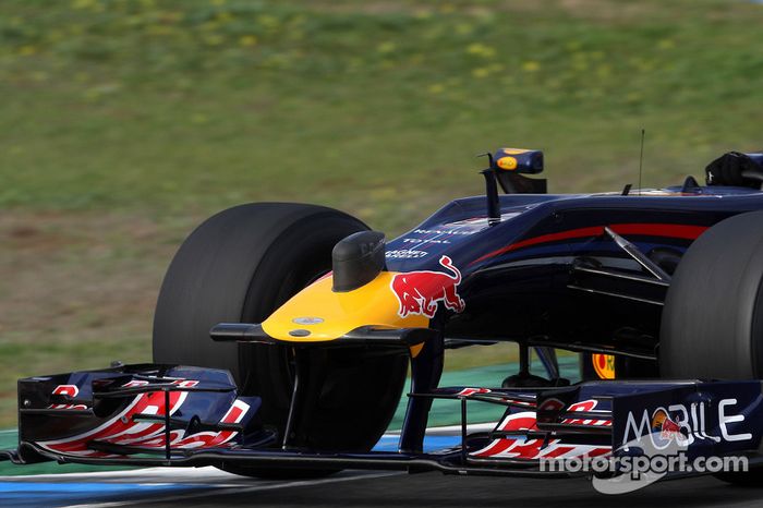 Daniel Ricciardo, test ediyorfor Red Bull Racing ve horn, front nose
