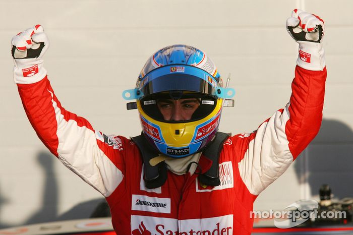 Ganador de la carrera Fernando Alonso, Scuderia Ferrari celebra