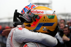 vainqueur Jenson Button, McLaren Mercedes, fête son succès avec 2e Lewis Hamilton, McLaren Mercedes