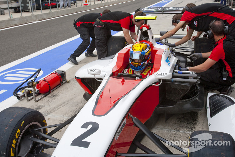 2010 Esteban Gutiérrez en los pits GP3