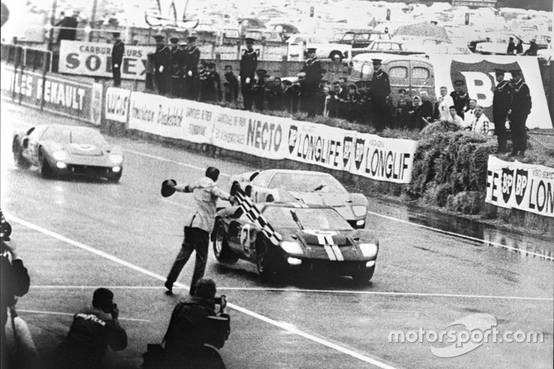 Ford's erster Sieg bei den 24 Stunden von Le Mans, 1966: Sieger Ford GT-40 Mark II mit Bruce McLaren und Chris Amon